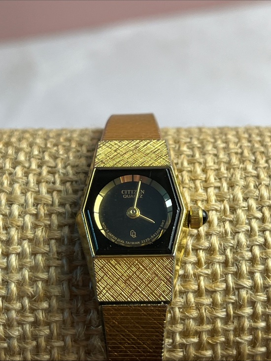 Vintage Citizen CQ Women 3220-949030 Hexagonal Black Dial Gold Tone Watch New ? main image 4